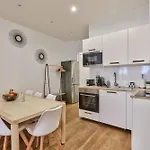 Urbanflat 34 - Spacious & Bright For 11 Paris