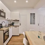 Urbanflat 34 - Spacious & Bright For 11 Lejlighed *