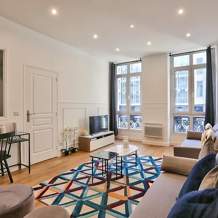 Urbanflat 34 - Spacious & Bright For 11 * Parigi