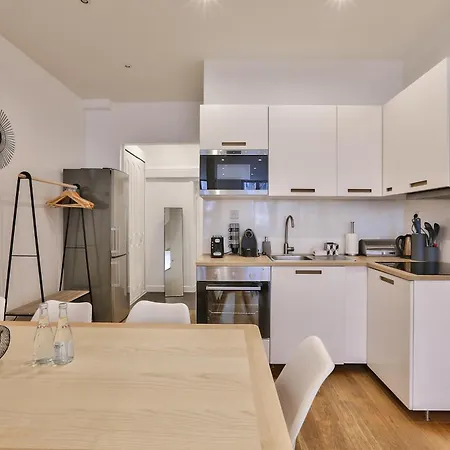 Apartment Urbanflat 34 - Spacious & Bright For 11
